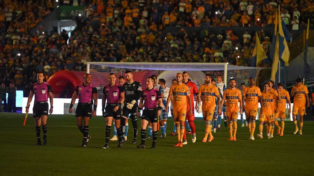 La afición de Tigres se mostró en contra de la Liga MX en el repechaje