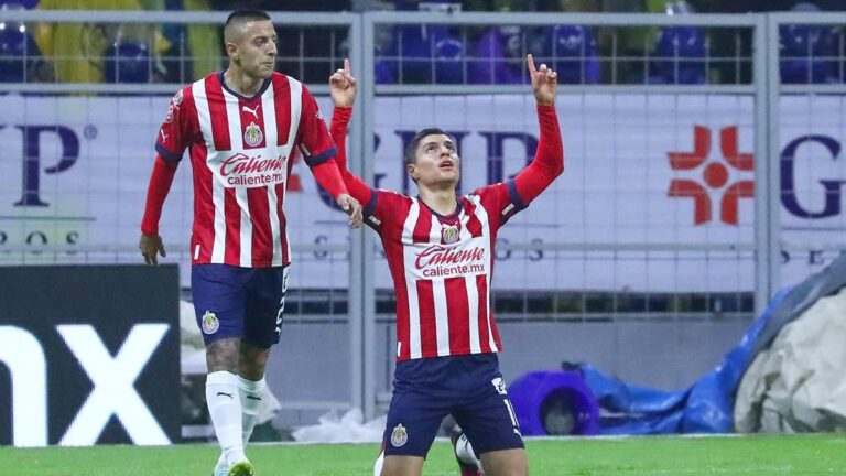 Ronaldo Cisneros empata el global para Chivas en el Azteca ante mala marca de Sebastián Cáceres