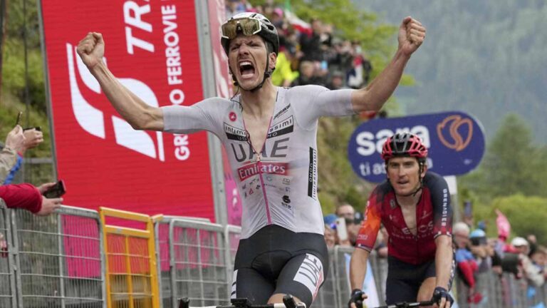 Duelazo entre Geraint Thomas y Joao Almeida en la Etapa 16 del Giro: victoria de etapa del portugués, ‘maglia rosa’ para el británico