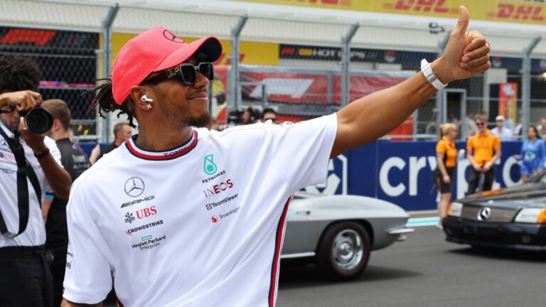 Lewis Hamilton critica el reglamento de la F1 ante la superioridad de Red Bull