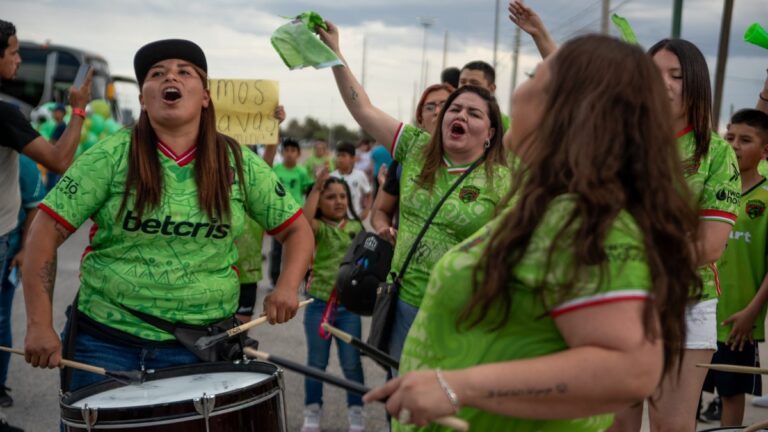 ¡Locura! El espectacular recibimiento de la afición de Bravas de cara al duelo de cuartos de final de la Liga MX Femenil