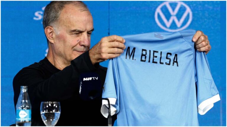 Marcelo Bielsa ilusiona a la afición y cree que Uruguay “puede fantasear” con ganar un Mundial