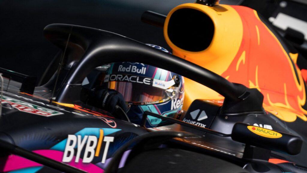 Ante la cancelación del Gran Premio Emilia Romagna, Max Verstappen y su equipo organizaron una carrera virtual.