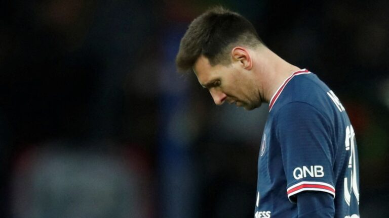 La afición del PSG estalla contra Messi en las oficinas del club