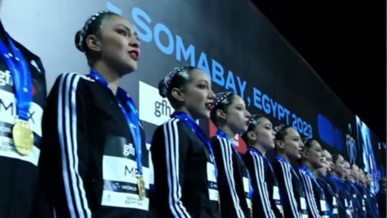 México conquista la medalla de oro en la prueba de equipo acrobático de la Copa del Mundo de Natación Artística