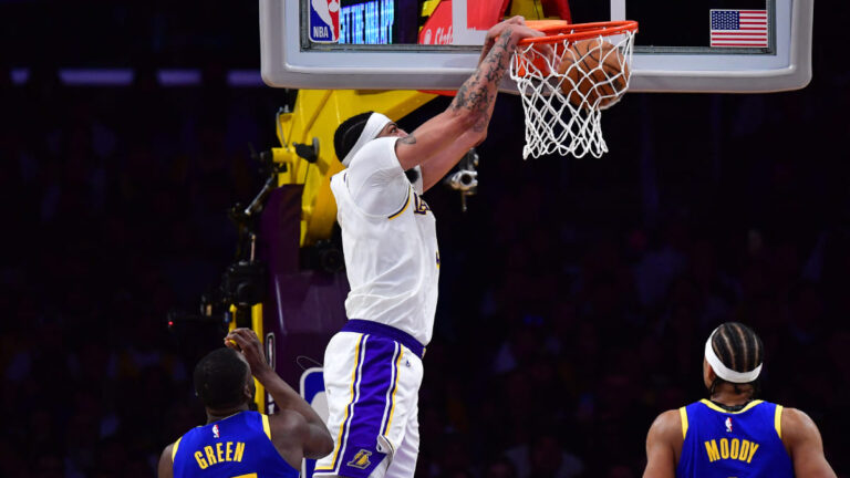 Los Lakers funden a los Warriors y acarician la final del Oeste