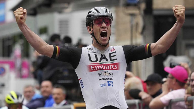 Pascal Ackermann gana una accidentada 11ma etapa del Giro de Italia y Geraint Thomas retiene la ‘Maglia Rosa’