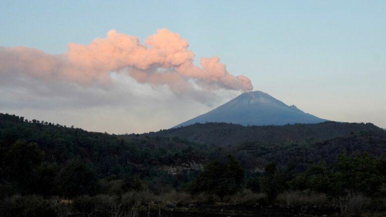 Se reanudan las clases presenciales en Puebla, a partir del lunes; volcán Popocatépetl ya no es un riesgo