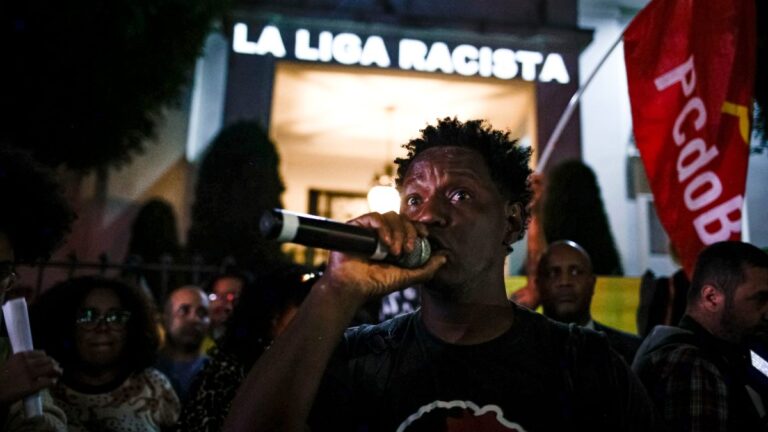 Protestan en Brasil en el consulado español por los insultos racistas contra Vinícius