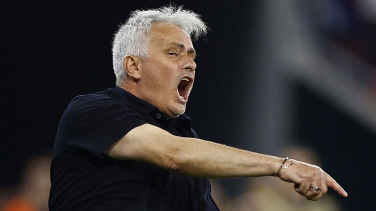 José Mourinho enloquece tras perder la final de la Europa League