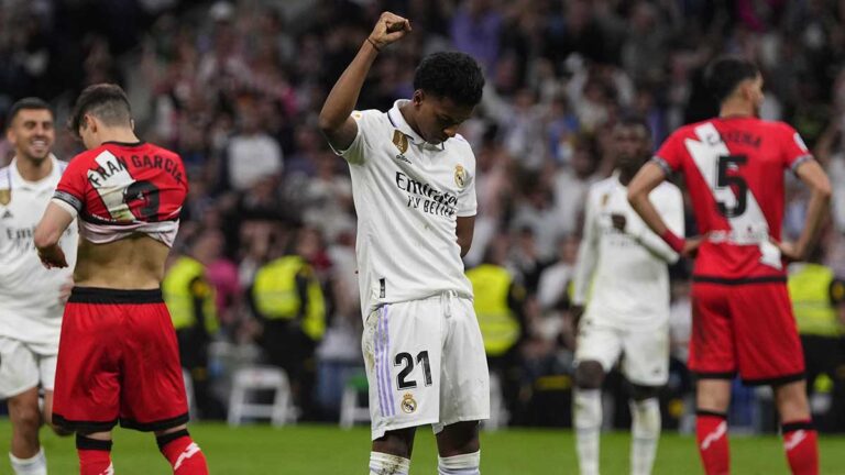 Rodrygo da el triunfo al Real Madrid ante el Rayo y lo festeja con el puño del ‘Black Power’