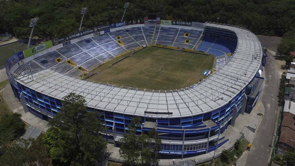 La Federación Salvadoreña de Fútbol da por finalizado el torneo tras la tragedia en el Cuscatlán | AP