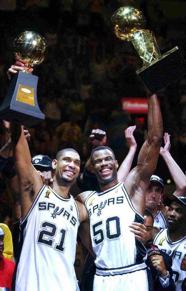 David Robinson en 1987 y Tim Duncan en 1998, las otras veces que los Aan Antonio Spurs ganaron la NBA Draft Lottery 2023. 