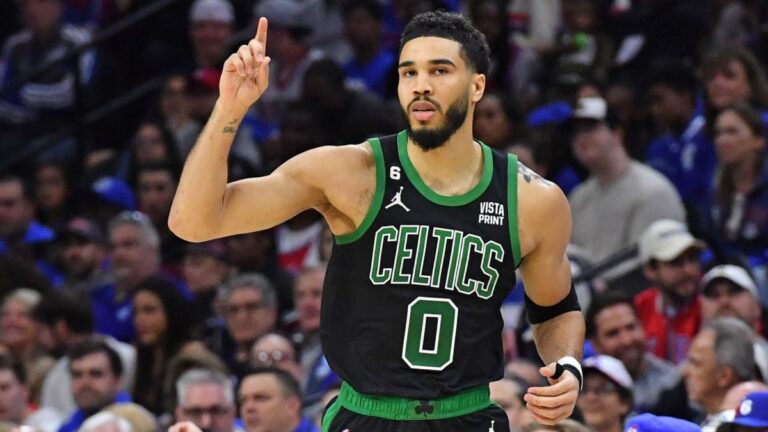 Los Celtics se imponen en el tercero ante 76ers y le dan la vuelta a las semifinales de conferencia