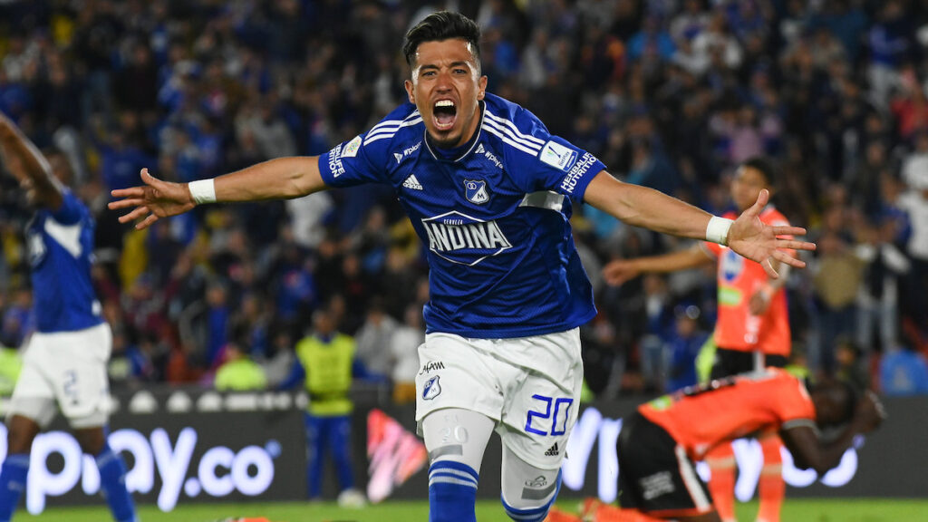 Fernando Uribe celebra el gol contra Envigado. - Vizzor Image.