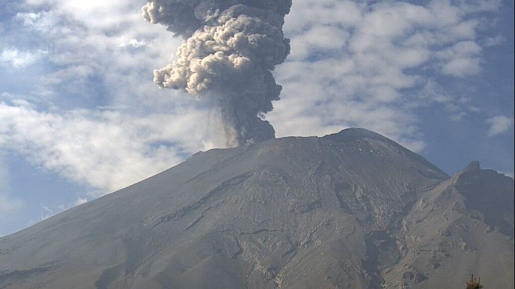 El Volcán Popocatépetl registró una fuerte explosión este jueves 11 de mayo del 2023. Te lo contamos.