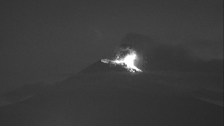 El AICM y AIFA cierran operaciones por caída de cenizas del Volcán Popocatépetl, ¿hasta cuándo habrá retrasos de vuelos?