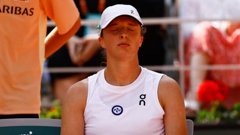 Iga Swiatek, con fiebre y posible intoxicación alimenticia a días de iniciar Wimbledon