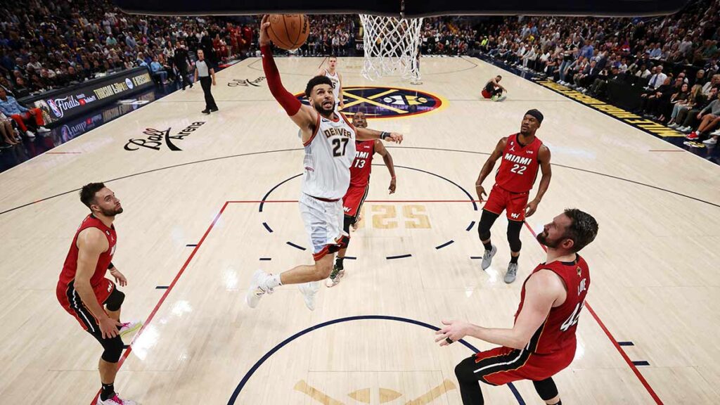 Miami Heat toma ventaja en el primero periodo | Reuters