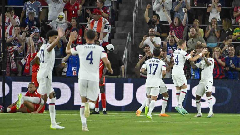 Ferreira, sin piedad pone su hat-trick y el quinto para USMNT