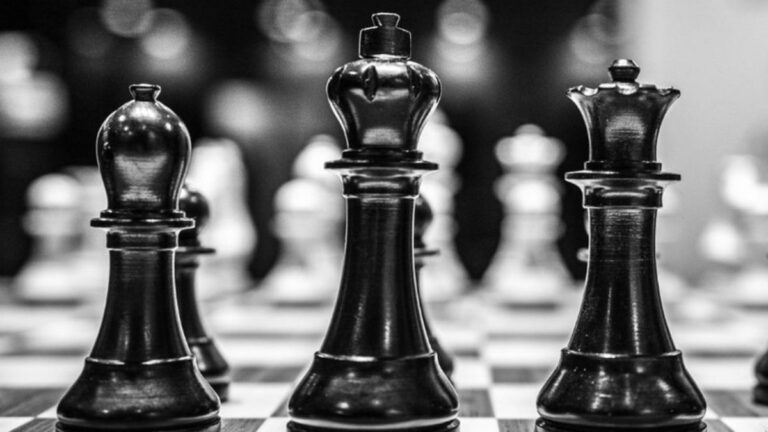Reglas del ajedrez: ¿Cuáles son las piezas, cómo se mueven y cuántas casillas tiene el tablero?
