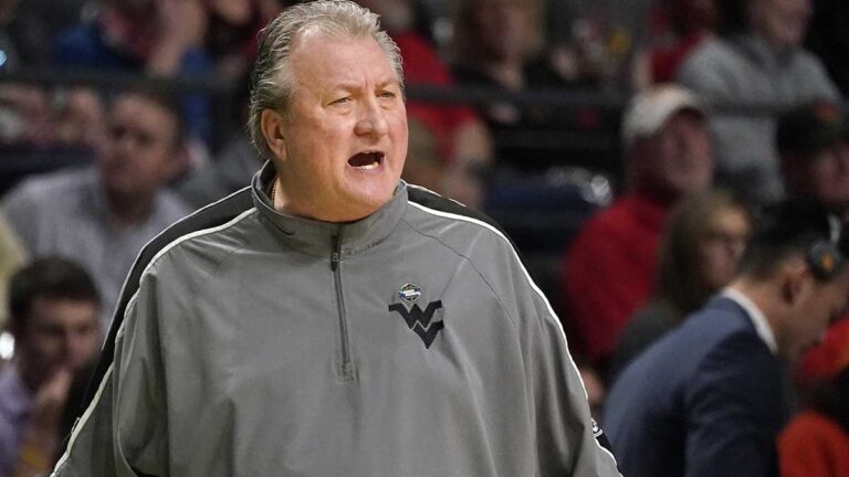 Bob Huggins, entrenador de West Virginia,  arrestado por conducir bajo los efectos del alcohol