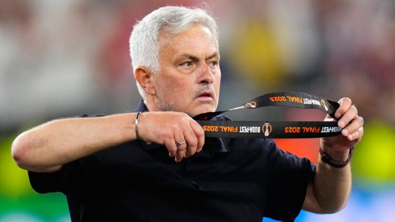 José Mourinho recibe suspensión de 10 días en la Serie A por insultar a un árbitro