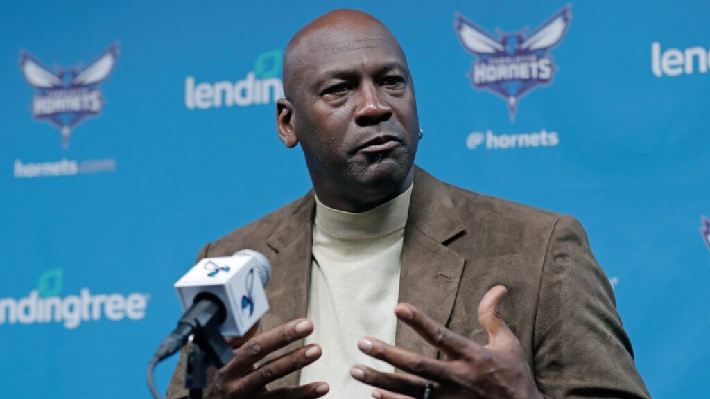 Michael Jordan, propietario minoritario de los Hornets de Charlotte | AP