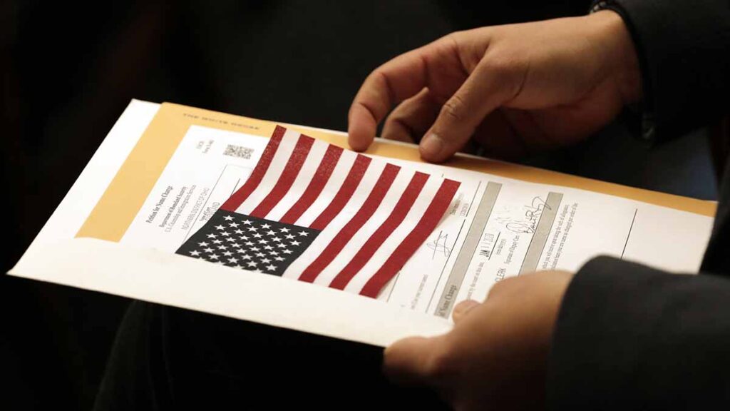 Green Card: ¿qué Pasa Si No Vas A La Ceremonia De Ciudadanía? | Ap
