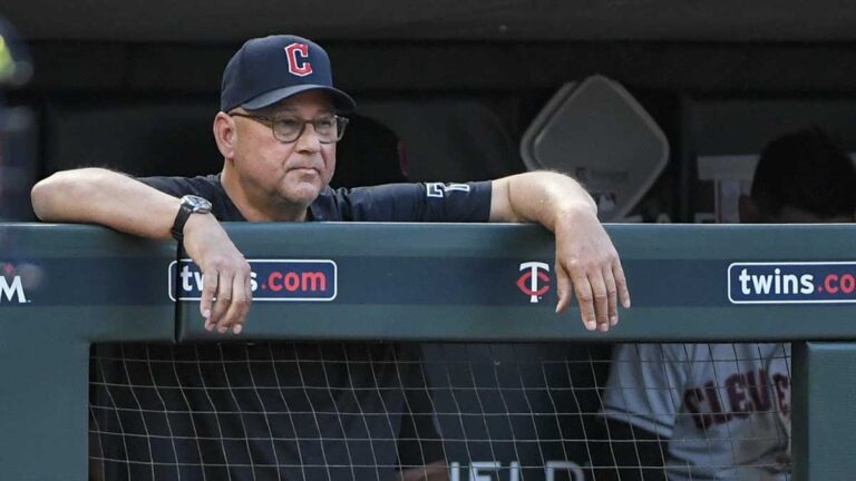 Terry Francona, hospitalizado tras sentirse mal previo al juego de Guadians vs Royals