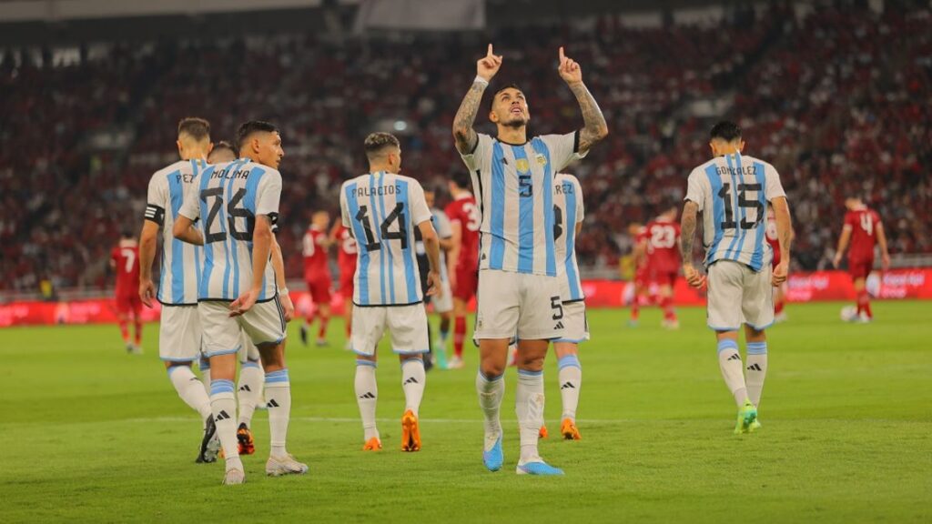 Leandro Paredes celebra su gol. - @Argentina.