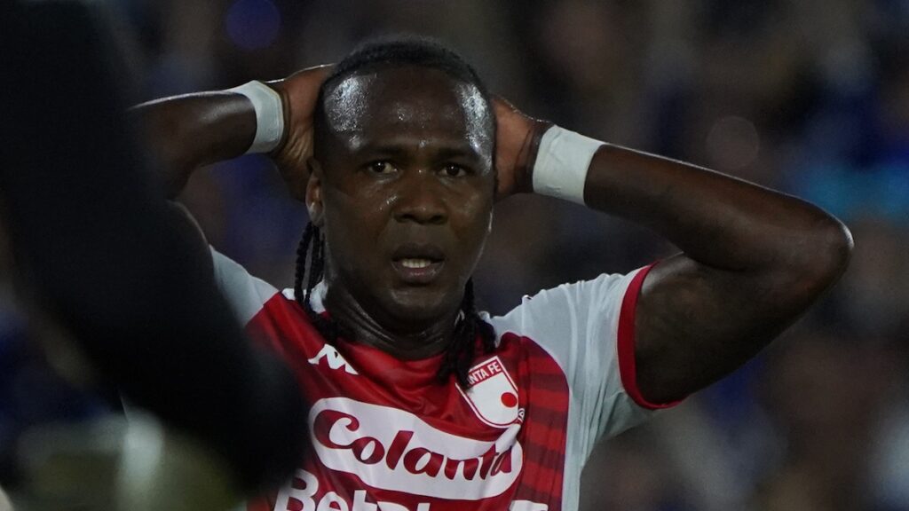 Hugo Rodallega lamenta la eliminación de Santa Fe en la Copa Sudamericana | Vizzor Image