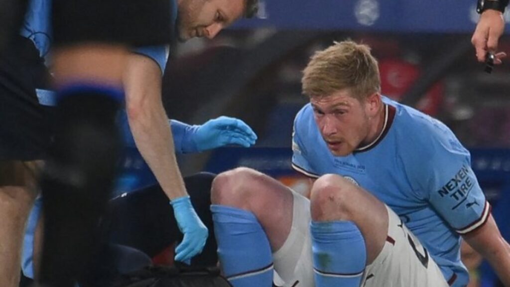 De Bruyne lesionado en la final.