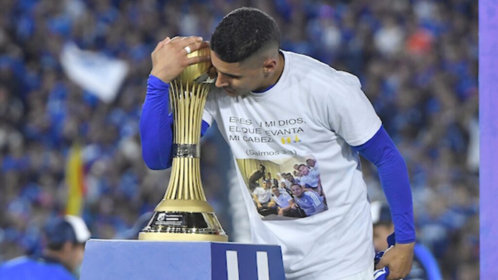 Daniel Cataño celebrando con Millonarios.