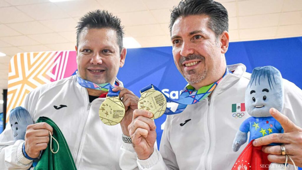 México se lleva el oro en el dobles masculino de boliche | @SecPrensaSV