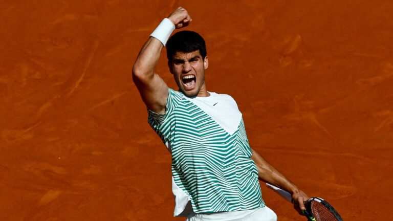¿El mejor punto de Alcaraz en su carrera? Djokovic se rinde ante el tremendo tiro del español en semifinales de Roland Garros