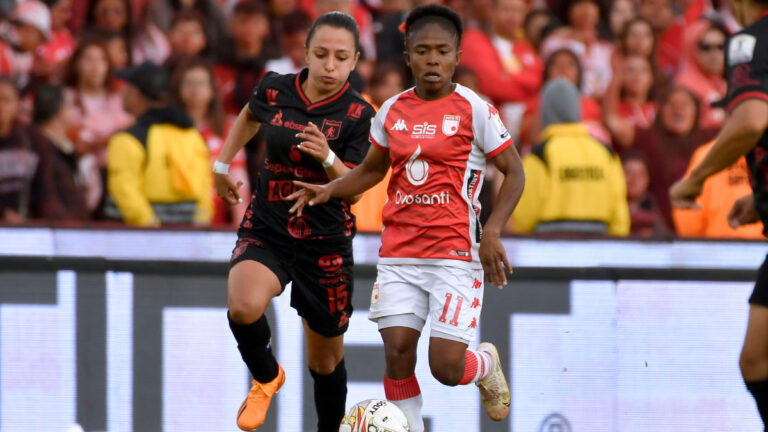 Santa Fe pega primero en la final femenina