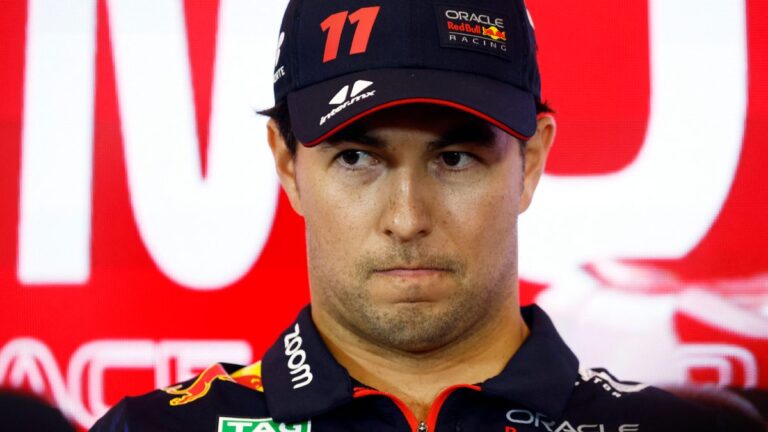 Tom Clarkson le mete presión a Checo Pérez: “Ha tenido un desempeño inferior, hay otros pilotos dignos de ese segundo asiento en Red Bull”