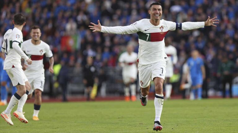 Cristiano Ronaldo celebra su partido 200 en selección con gol y da el triunfo a Portugal