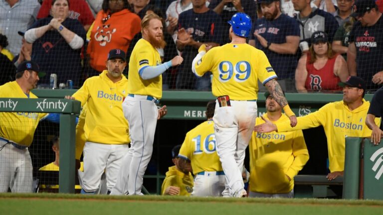 Los Red Sox se llevan la doble cartelera y barren a Yankees en Fenway Park