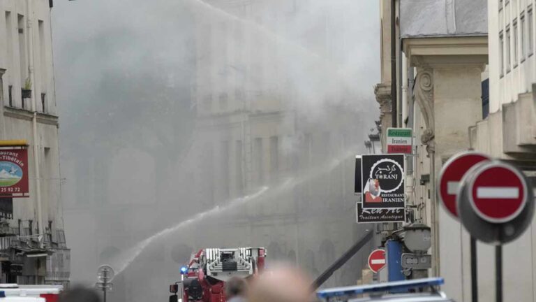 Explosión en edificio de París provoca enorme incendio y deja 24 heridos