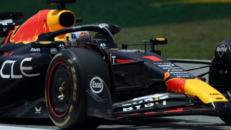 Max Verstappen domina las Libres 3 en el GP de España; Checo Pérez termina segundo