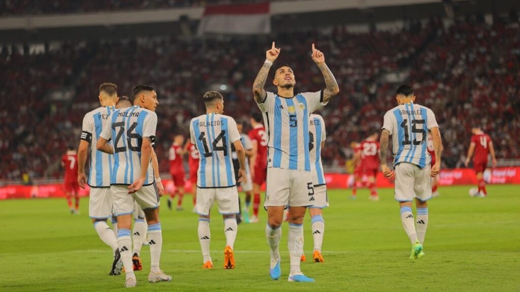 Argentina venció 2-0 a Indonesia en Yakarta