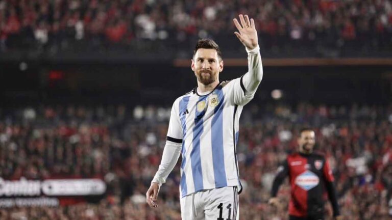 Lionel Messi brilla en el duelo de despedida de Maxi Rodríguez