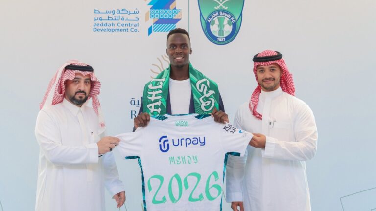 Édouard Mendy, última estrella en irse a Arabia Saudita; deja el Chelsea y firma con Al Ahli