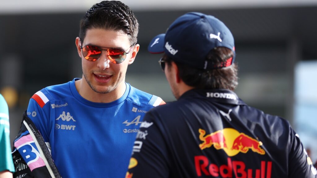 Esteban Ocon y Checo Pérez | Bryn Lennon - Formula 1/Formula 1 via Getty Images