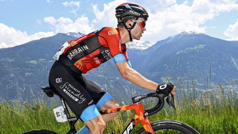 El grave accidente de Gino Mäder en el Tour de Suiza: “Fue resucitado y llevado al hospital” tras caer por un barranco