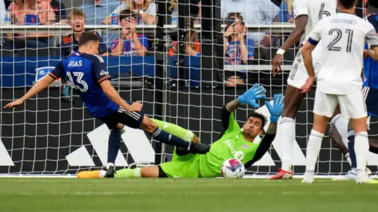 Santiago Arias marca el camino de la victoria de Cincinnati ante Toronto