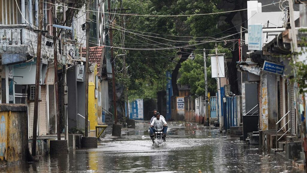 ¿Hasta cuándo permanecerá el Huracán Adrián por México? Reuters