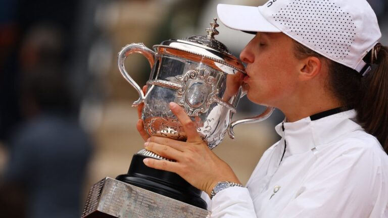 Iga Swiatek vence a Karolína Muchová y consigue su tercer título de Roland Garros